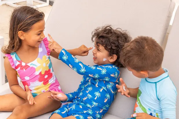 توفير الحماية من أشعة الشمس من الأساسيات (تشيكي مونكي)