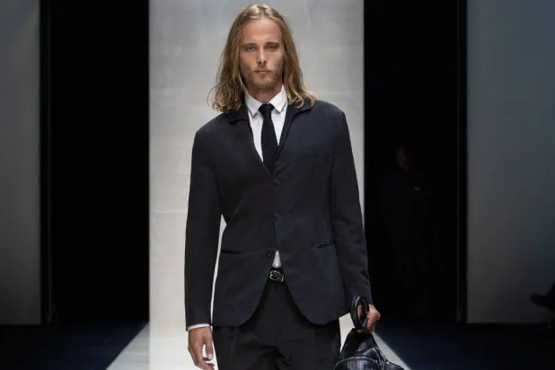 أجواء العمل وطبيعته تفرض أسلوباً رسمياً (جيورجيو أرماني)