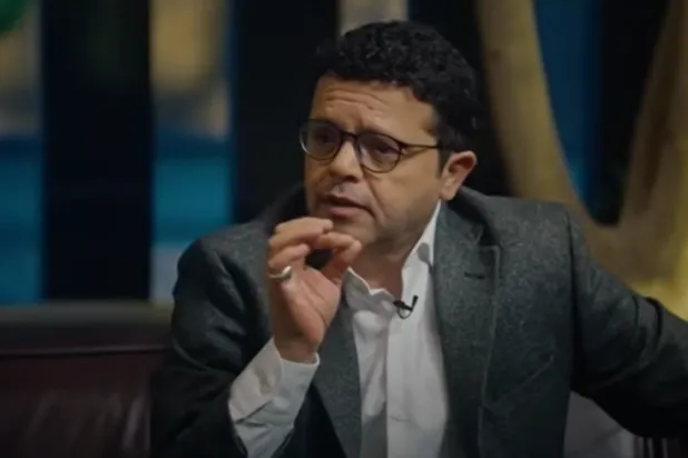 محمد هنيدي خلال البرنامج (قناة «إم بي سي» على «يوتيوب»)
