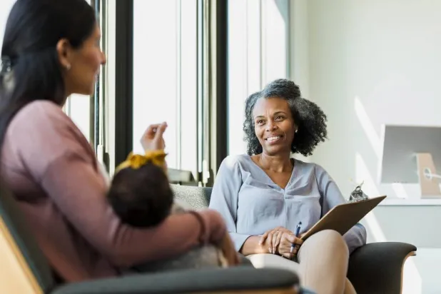 رائحة الأم تُهدّئ الرضّع (جامعة بروك)