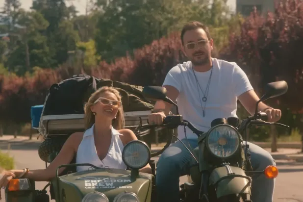 اختار هادي بلدتي فقرا وكفردبيان موقعان لتصوير أغنية {هيدا حبيبي} بإدارة المخرج رامي لطوف (حسابه على {انستغرام})