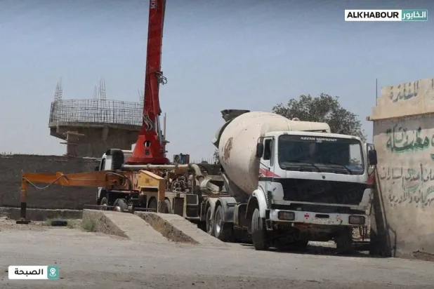 أحد أبراج المراقبة التي تبنيها قوات التحالف الدولي على نهر الفرات (شبكة الخابور)