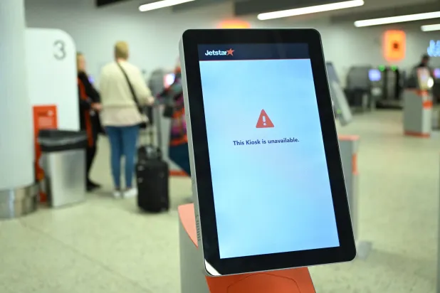 لوحة إلكترونية معطلة بعد العطل العالمي في صالة مغادرة في ملبورن (د.ب.أ)