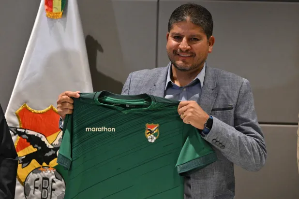 سيستهل المدرب فييغاس مهامه الفنية مع المنتخب الوطني البوليفي خلال المباراتين المقبلتين (أ.ف.ب)