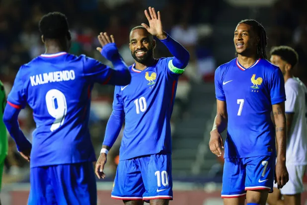 لاكازيت سيقود منتخب فرنسا الأولمبي في نهائيات باريس (أ.ف.ب)