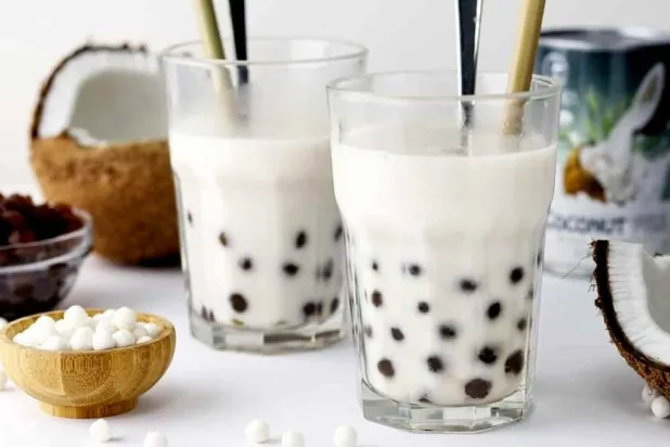 حليب جوز الهند بلآلئ التابيوكا من شيف ميدو برسوم (الشرق الأوسط)