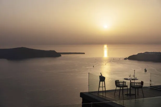 مطعم "مافرو" المطل على البحر والبقايا البركانية (الشرق الاوسط)