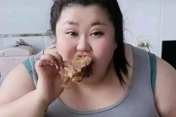 المؤثرة الصينية بان شياوتينغ (إكس)