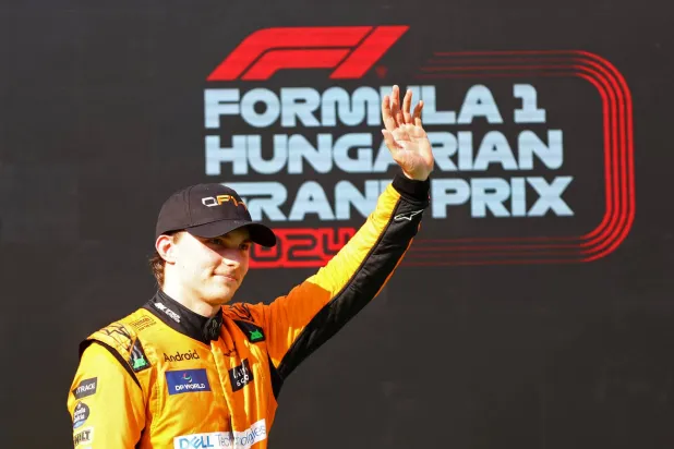 أوسكار بياستري سائق مكلارين بطل سباق «جائزة المجر الكبرى» (رويترز)