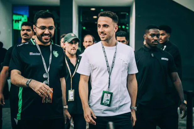 ديوغو جوتا نجم ليفربول الإنجليزي لدى وصوله الحدث الأكبر للألعاب الإلكترونية في الرياض (الشرق الأوسط)