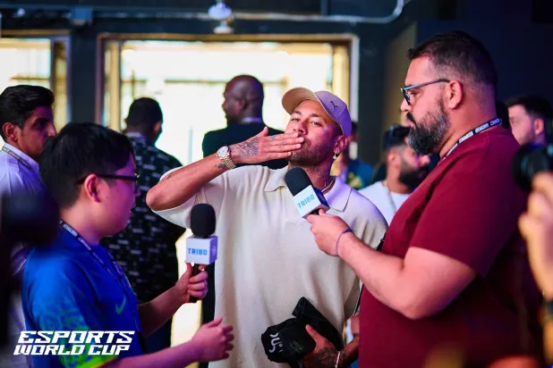 النجم البرازيلي لنادي الهلال السعودي استمتع بوقته وآزر الفرق البرازيلية المنافسة في كأس العالم (الشرق الأوسط)