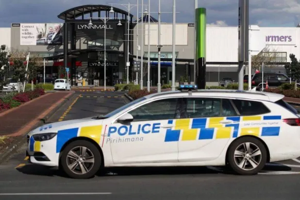 الشرطة النيوزيلندية خلصت إلى أن ثلاثة طلاب تتراوح أعمارهم بين 18 و21 عاماً ومدرّباً شخصياً يبلغ 40 عاماً انتحروا بعد شراء «حزم انتحار» من شركات مرتبطة بالطاهي الكندي كينيث لو (أرشيفية - رويترز)