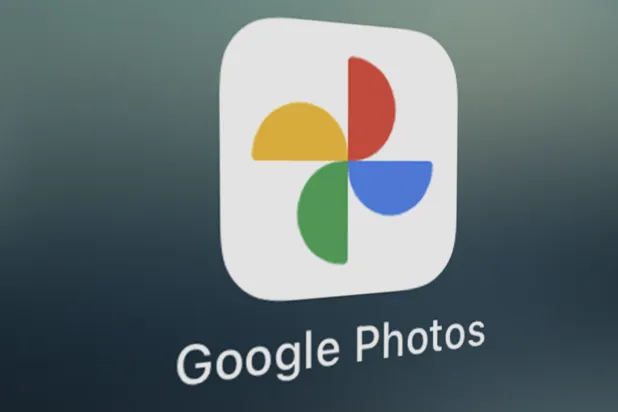 مشروع نقل البيانات هو مبادرة مفتوحة المصدر تهدف إلى تمكين المستخدمين من نقل بياناتهم بسهولة بين الخدمات عبر الإنترنت (غوغل)