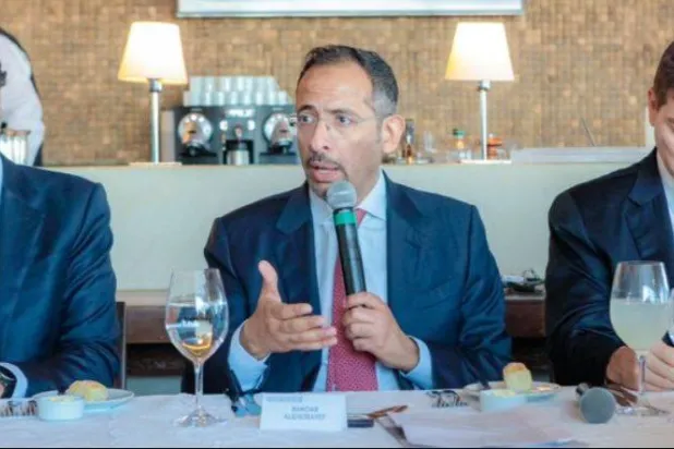 الخريف متحدثاً خلال اجتماع الطاولة المستديرة بولاية ساو باولو البرازيلية (الشرق الأوسط)