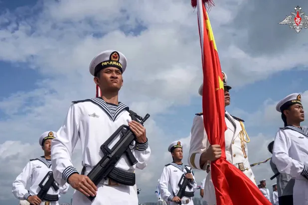 جانب من تدريبات عسكرية صينية - روسية مشتركة بجنوب الصين في 14 يوليو (أ.ب)