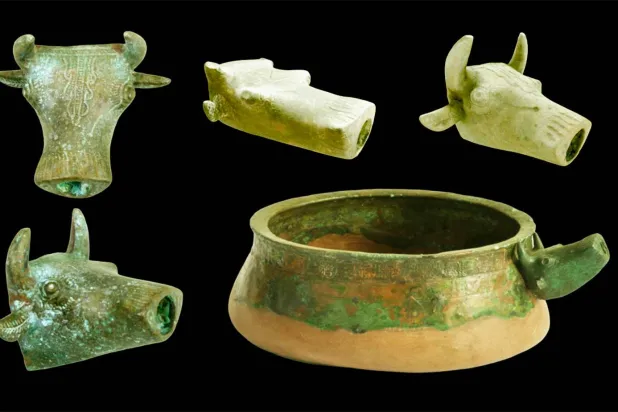 قطع برونزية من موقع مليحة في إمارة الشارقة