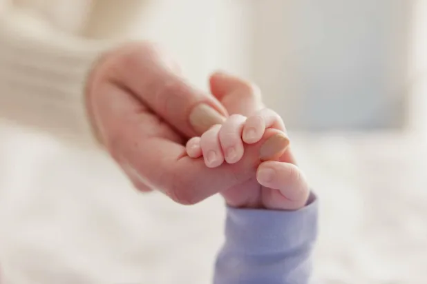 رائحة الأم تساعد الطفل الرضيع في التعرف على الوجوه