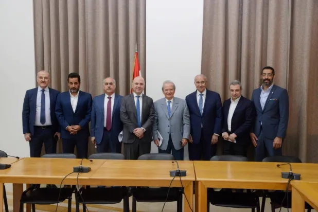 نواب المعارضة خلال لقائهم نواب الحزب «التقدمي الاشتراكي» لطرح خريطة الطريق الرئاسية (موقع القوات)