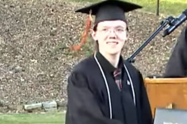 توماس ماثيو كروكس في حفل تخرجه من مدرسة ثانوية (أ.ب)