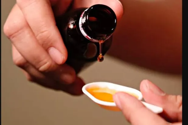 الرجل كان يتناول أدوية لا تستلزم وصفة طبية لعلاج السعال... لكنه لم يلحظ أي تحسن (رويترز)