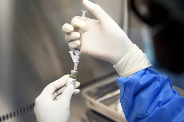 الحقن أكثر فعالية من الحبوب اليومية للوقاية من الإصابة بفيروس نقص المناعة المكتسبة (أ.ب)