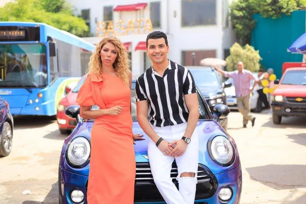 مع يسرا الجندي من كواليس أغنية {انتوا كده كلكوا} (حسابه على {إنستغرام})