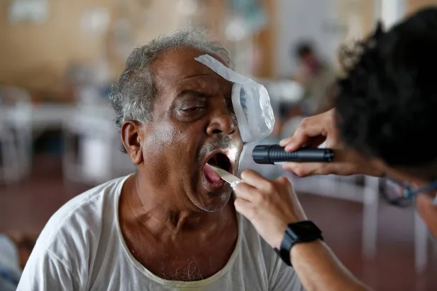 يصيب سرطان الفم نحو 8800 شخص في المملكة المتحدة كل عام (أرشيفية - رويترز)