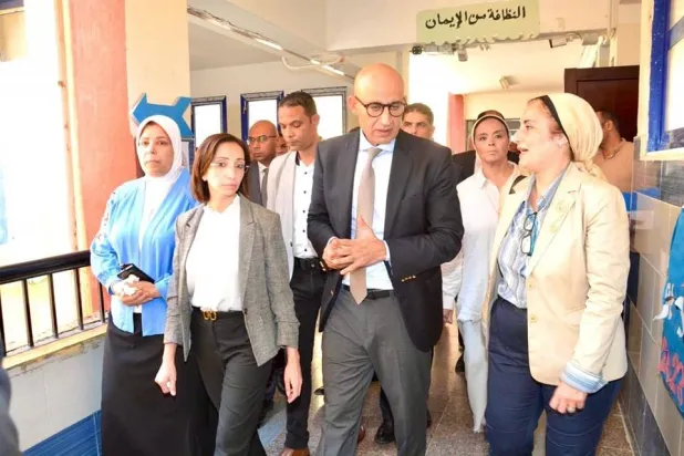 وزير التعليم المصري محمد عبد اللطيف خلال زيارته المدرسة المصرية - اليابانية بمحافظة البحيرة (وزارة التربية والتعليم المصرية)