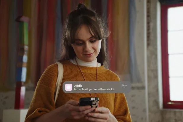 «فريند» قلادة ذكية تستمع دوماً... أفضل صديق لك