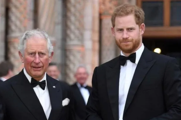 الملك تشارلز ونجله هاري (أرشيفية - أ.ف.ب)