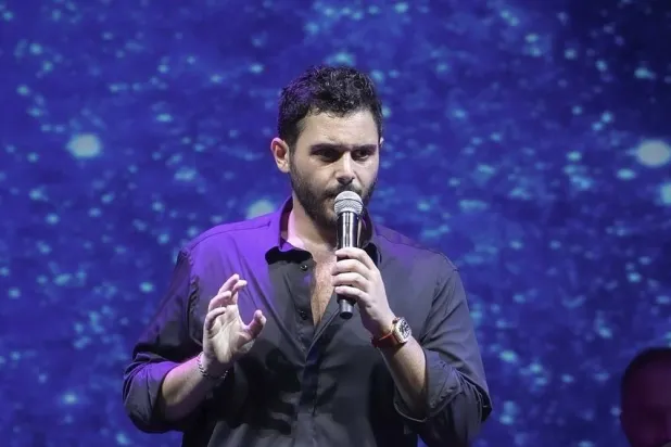 يملك الوليد خامة صوتية تخوّله التنويع في خياراته (حسابه على {إنستغرام})
