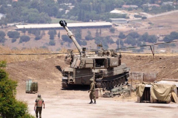 Israeli soldiers stand near an army self-propelled artillery vehicle on the outskirts of Kiryat Shmona near Israel's border with Lebanon on July 6, 2023. © Jalaa Marey, AFP