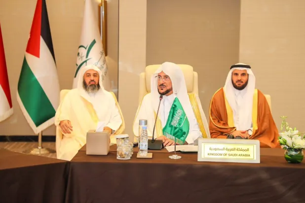 Suudi Arabistan İslam İşleri, Davet ve İrşat Bakanı Salih Bin Abdülaziz Al eş-Şeyh, Mekke'de İslam Dünyası Vakıflar ve İslami İşler Bakanları Konferansı’nın Yürütme Konseyi toplantısına başkanlık ederken (İslam İşleri, Davet ve İrşat Bakanlığı)