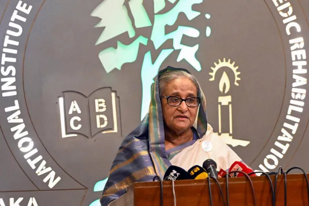 رئيس وزراء بنغلاديش الشيخة حسينة تتحدث خلال مؤتمر صحافي حول الاشتباكات الأخيرة في 27 يوليو (أ.ف.ب)