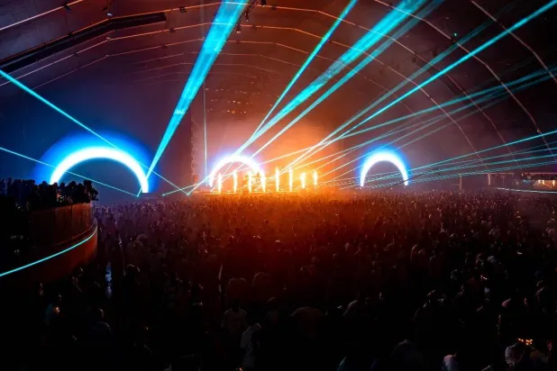 شهدت أولى الحفلات الموسيقية بـ«أونكس أرينا» حضوراً جماهيرياً كبيراً (الشرق الأوسط)