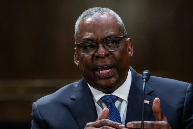 قال وزير الدفاع الأميركي لويد جيه أوستن إنه بسبب المخاطر التي ينطوي عليها الأمر فإن «المسؤولية عن قضية خالد شيخ محمد يجب أن تقع على عاتقه» (نيويورك تايمز)