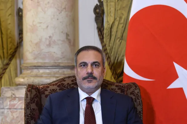 وزير الخارجية التركي هاكان فيدان يحضر اجتماعاً مع نظيره المصري في القاهرة 5 أغسطس 2024 (أ.ف.ب)