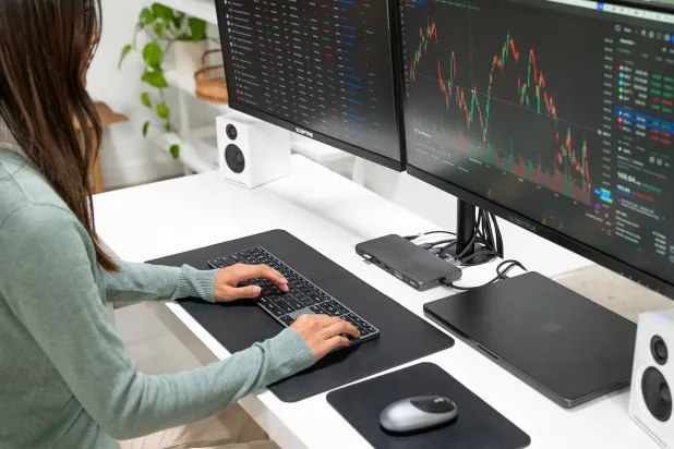 قاعدة إرساء لشبكة متعددة الشاشات