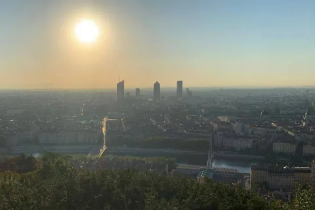 صورة عامة لمدينة ليون الفرنسية (رويترز)