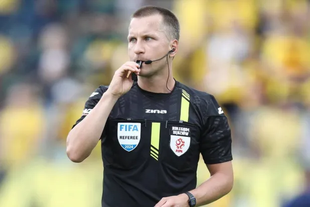 الحكم البولندي بارتوش فرانكوفسكي (الاتحاد البولندي)