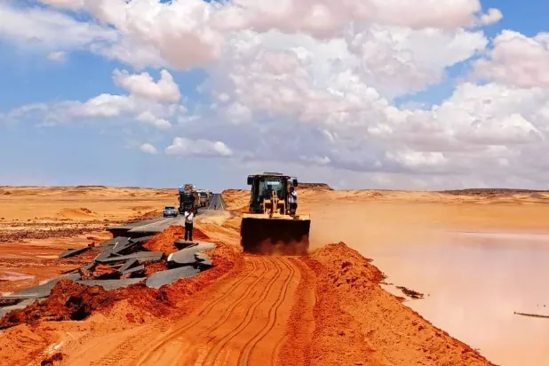 محاولة لإصلاح طريق (أسوان - أبو سمبل) (محافظة أسوان)