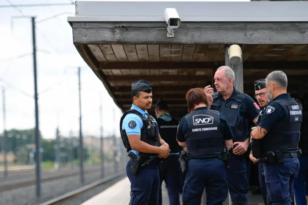 الشرطة الفرنسية تحقق في عمليات تخريب خطوط السكك الحديدية (أ.ف.ب)