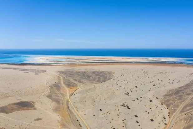 المحمية تستهدف أن تكون وجهة سياحية توفر للزوار تجربة برية وبحرية متنوعة (واس)