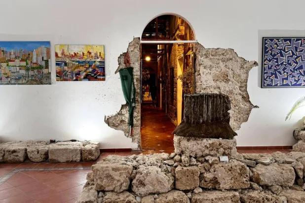 المنزل التراثي بحجره العتيق وَهَب شكله المُهدَّم إلى فكرة إعادة الإحياء (صور جوني فنيانوس)