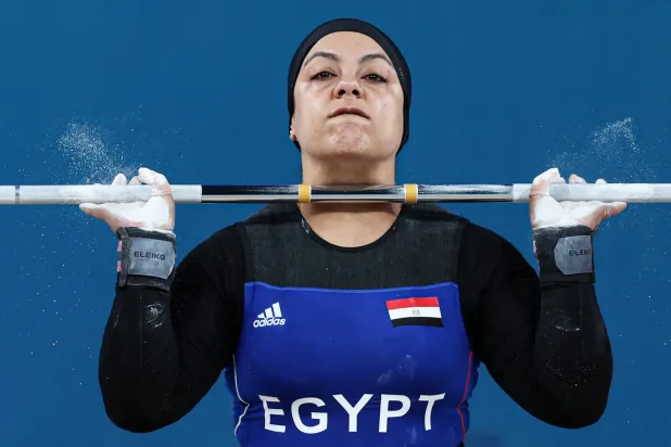 الرباعة المصرية سارة سمير تحرز فضية وزن 81 كلغ في باريس (رويترز)
