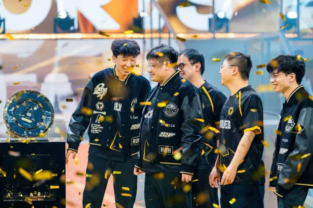 فريق فالكونز السعودي ينافس على صدارة الترتيب العام (الشرق الأوسط)