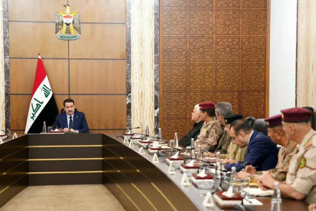 السوداني خلال اجتماعه بقادة أجهزة أمنية في بغداد (إعلام حكومي)