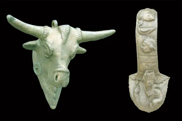 رأس ثور ومقبض إناء من محفوظات «مركز مليحة للآثار» في إمارة الشارقة