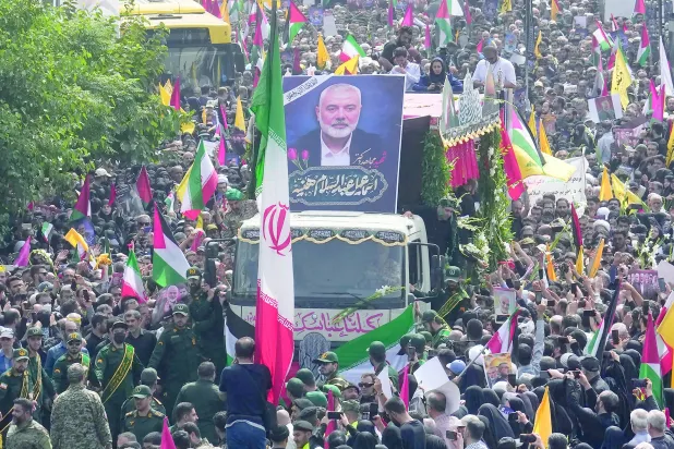 موكب تشييع إسماعيل هنية في طهران يوم 1 أغسطس الحالي (أ.ب)