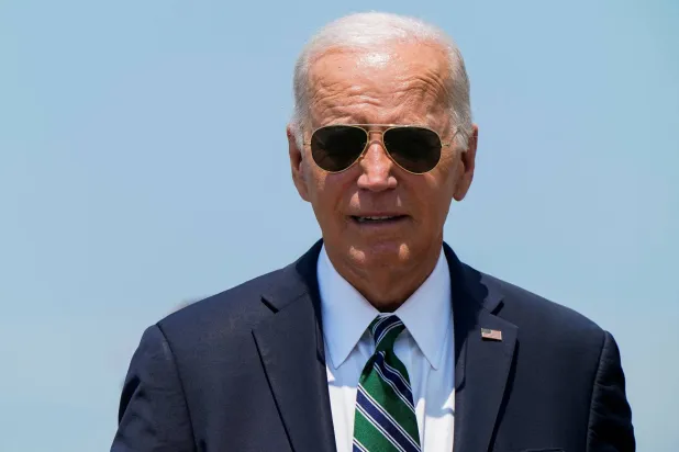 الرئيس الأميركي جو بايدن في لويزيانا يوم الثلاثاء (رويترز)